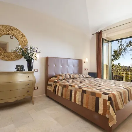 - Bosco SantʼAgata sui Due Golfi