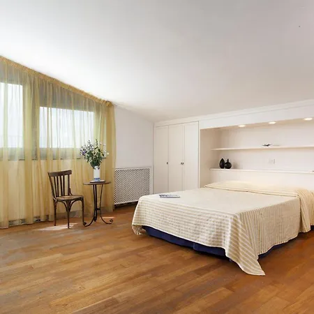 - Bosco SantʼAgata sui Due Golfi